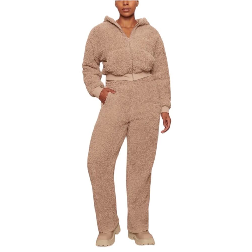 SKIMS Sherpa Teddy Lounge Track Pants in Desert